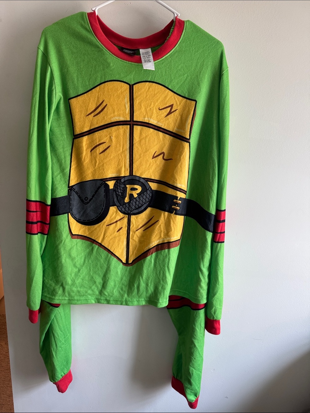 Men's Green Ninja Turtle-Inspired Long Sleeve Top and Bottom with Red Accents